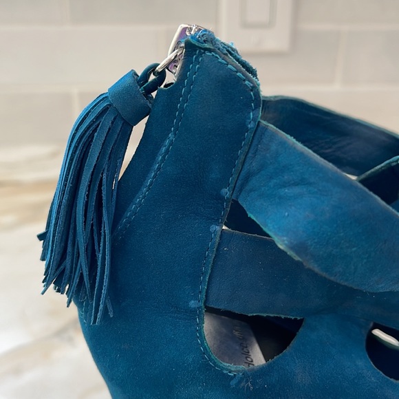 Pretty blue open toe wedge. - Picture 3 of 4